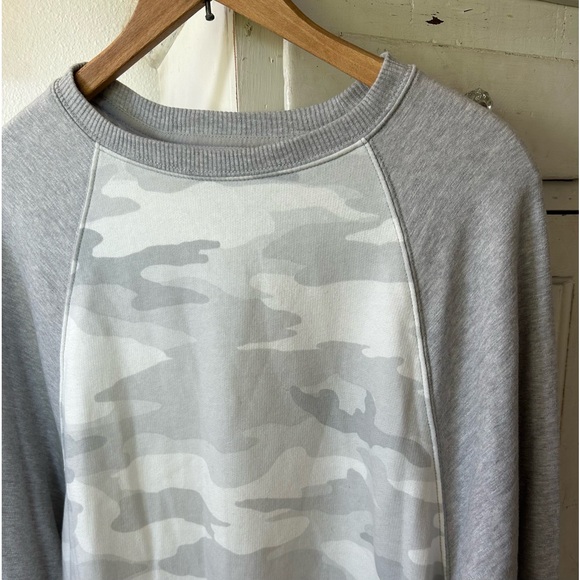 American Eagle Outfitters | Women’s grey/white camo crewneck sweatshirt, size L - Picture 7 of 14
